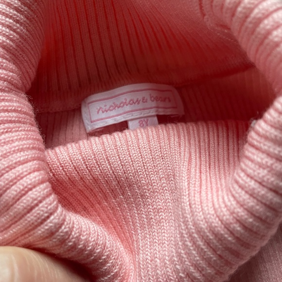 N&B Adorable turtleneck - Picture 3 of 5